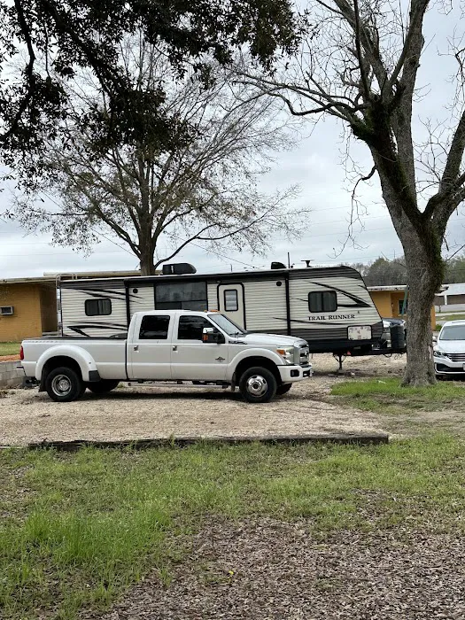 Plantation RV Trailer Park Picture 3