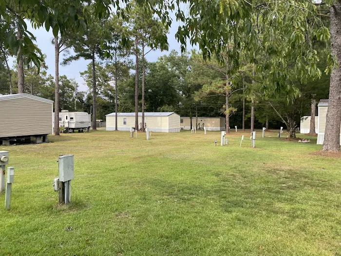 Alexis Place Mobile Home Park Picture 10