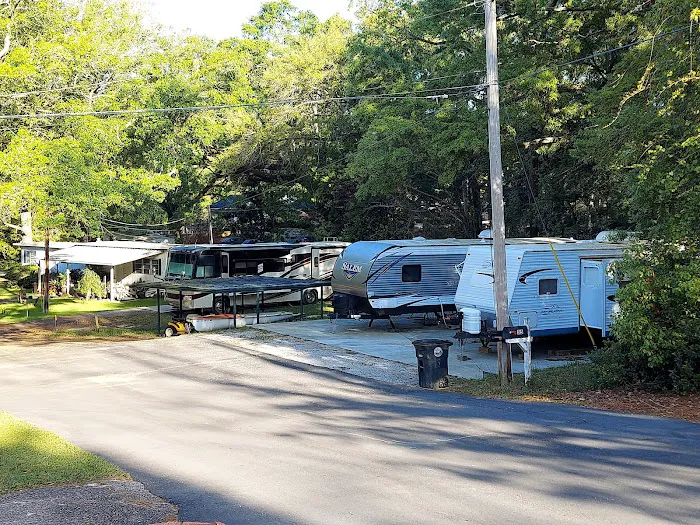 Winterhaven Court Mobile Home Park & RV's Picture 2