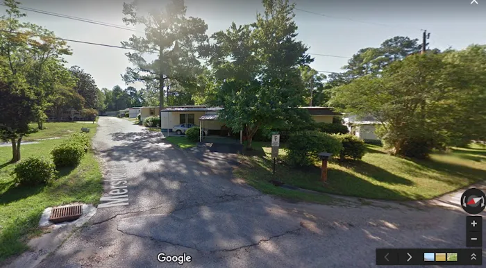 Winterhaven Court Mobile Home Park & RV's Picture 4