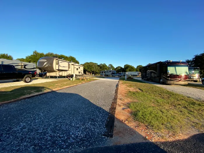 Island Retreat RV Park Picture 3
