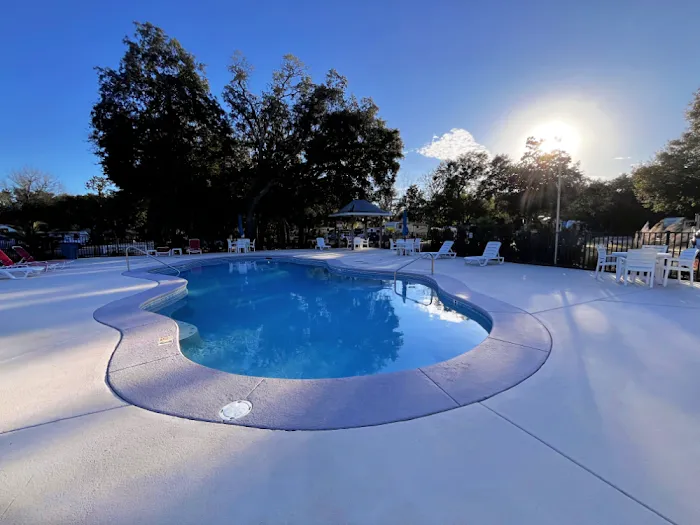 Island Retreat RV Park Picture 7