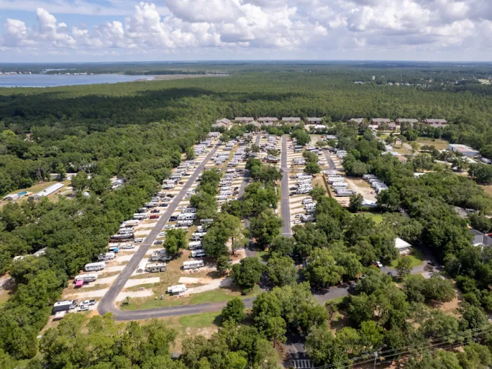 Island Retreat RV Park Picture 4