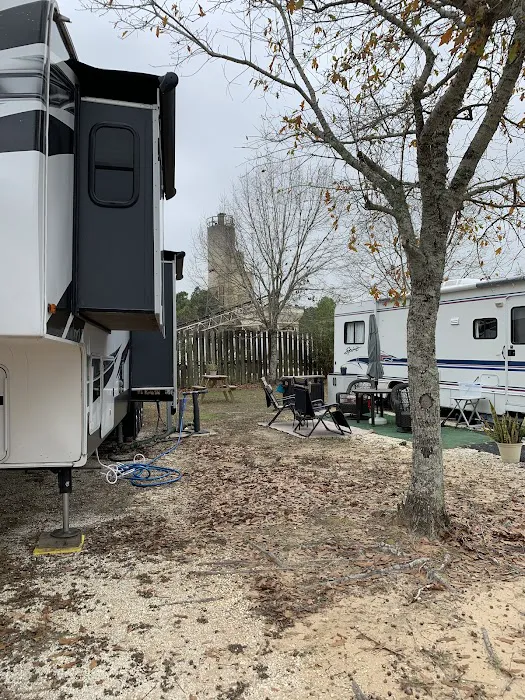 Lazy Lake RV Park Picture 3