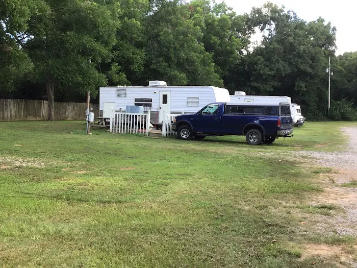Tindal&Young Ret. RV Park Picture 6