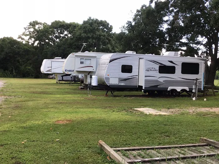 Tindal&Young Ret. RV Park Picture 9