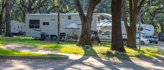 Mobile Oaks RV Resort Picture 9