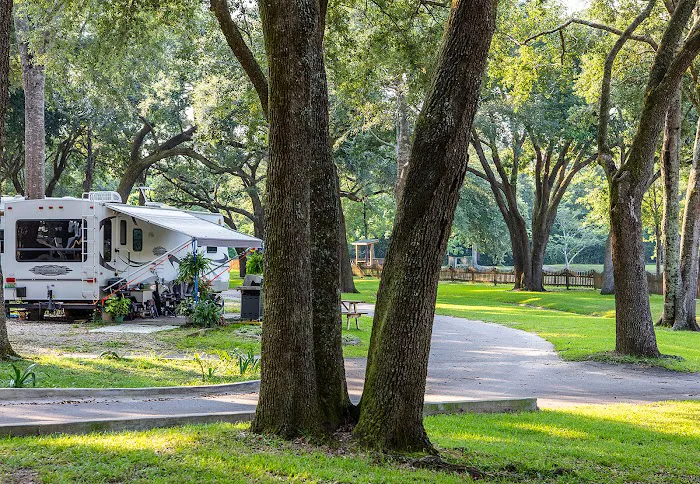 Mobile Oaks RV Resort Picture 6