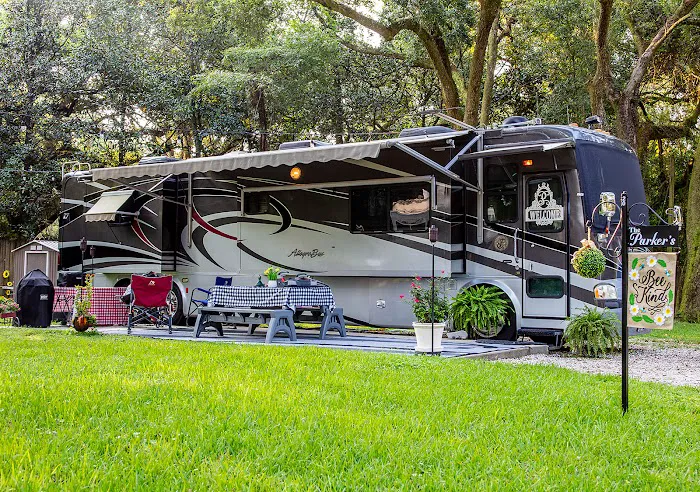 Mobile Oaks RV Resort Picture 8