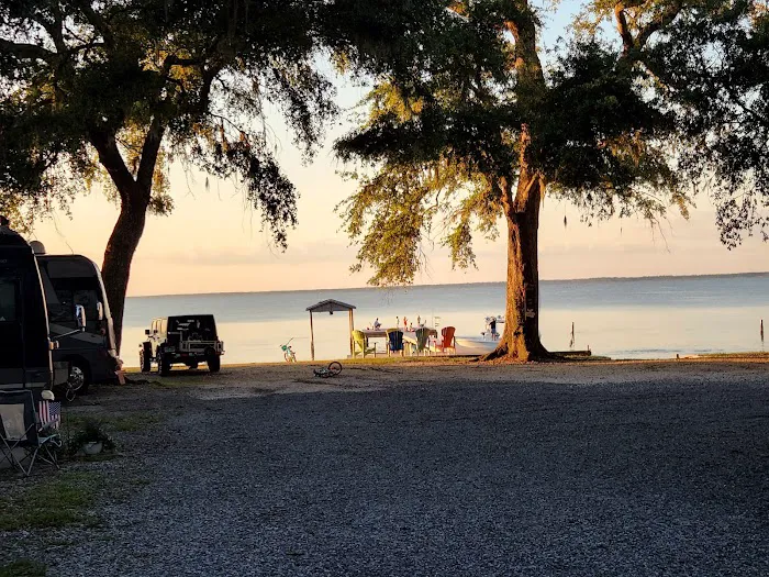 Bay Breeze RV on the Bay Picture 7