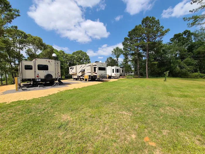 Whisper Woods RV Park Picture 8