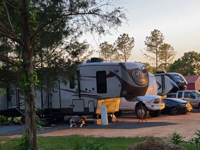 Whisper Woods RV Park Picture 7