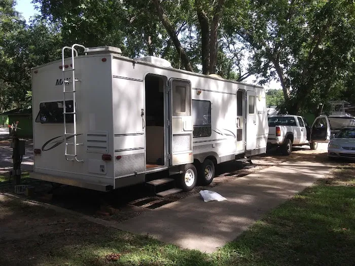 Pecan Grove Motor Home RV Park Picture 2