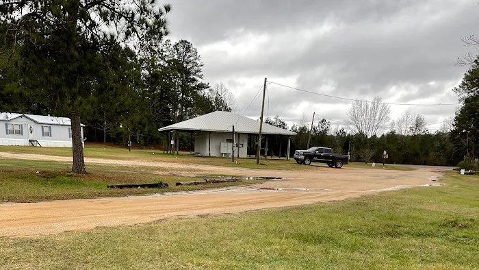 Southern Pines Mobile Home & RV Park Picture 8