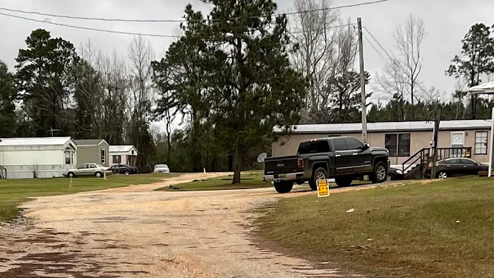 Southern Pines Mobile Home & RV Park Picture 6