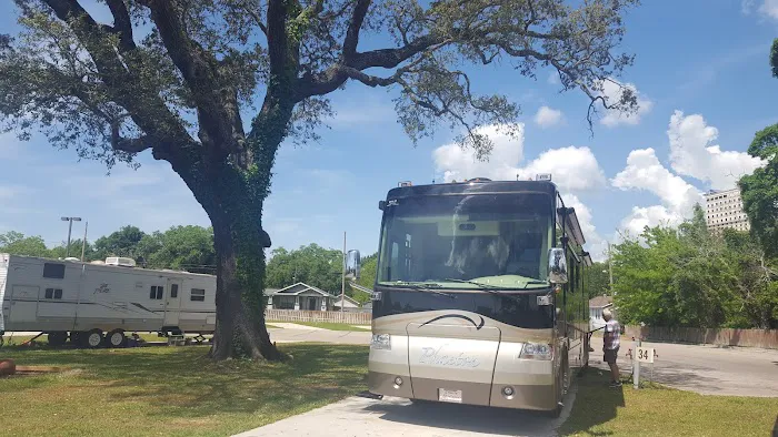 Boomtown Biloxi RV Park Picture 6