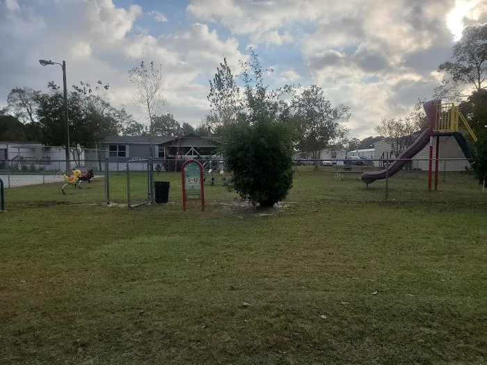 Cedar Lake Mobile Home Community Picture 3