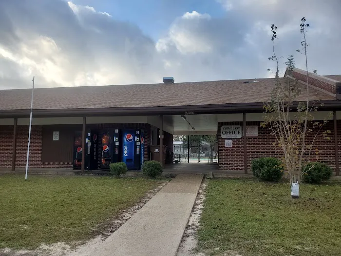 Cedar Lake Mobile Home Community Picture 10