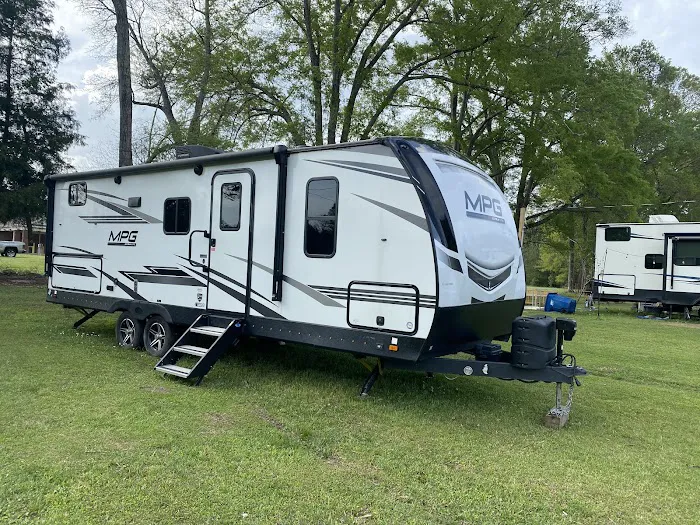 SkeeterFlats RV and Camper Park Picture 3