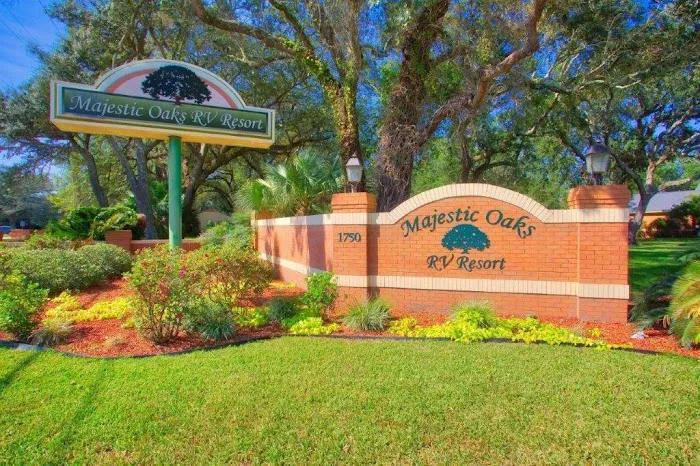 Majestic Oaks RV Resort Picture 7