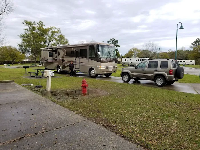 Hollywood Casino RV park Picture 6