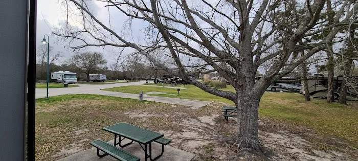 Hollywood Casino RV park Picture 4