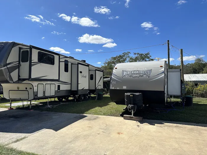Star Gaze Haven RV Park Picture 4