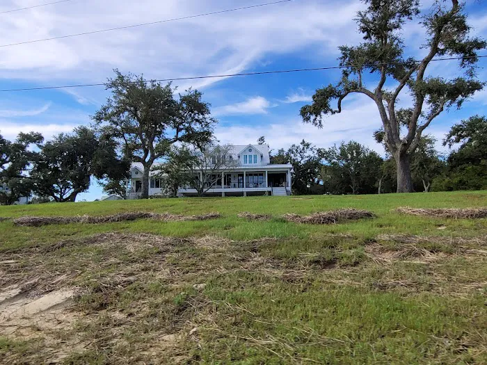 Beach Between Silver Slipper Rv Park & Pier Picture 7