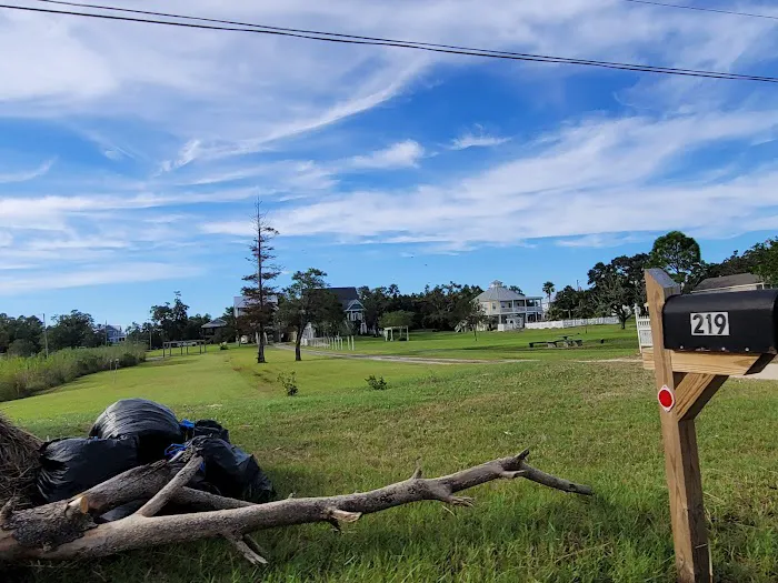 Beach Between Silver Slipper Rv Park & Pier Picture 2