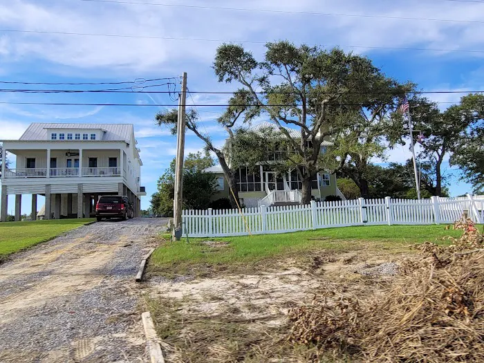 Beach Between Silver Slipper Rv Park & Pier Picture 8