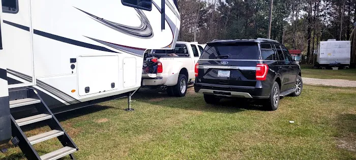 Mike's Place RV Park Picture 3