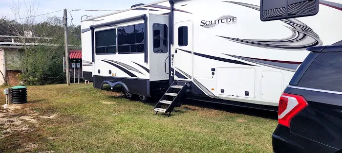 Mike's Place RV Park Picture 4