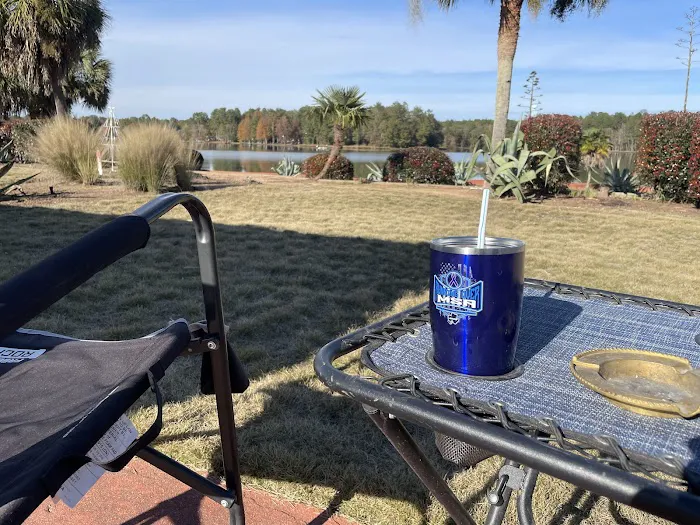 Lakeside Villa Oasis and RV Park Picture 1