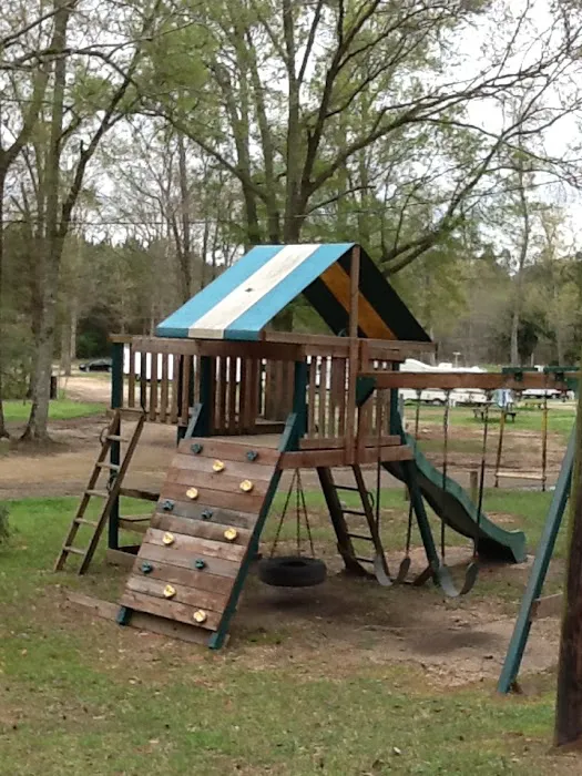 Shady Cove RV Park Picture 9