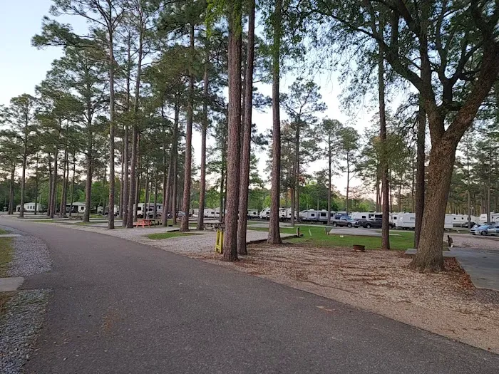 Sunroamers RV Resort Park Picture 4