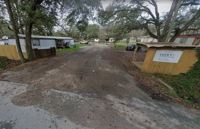 Shady Pines Mobile Home Park Picture 7