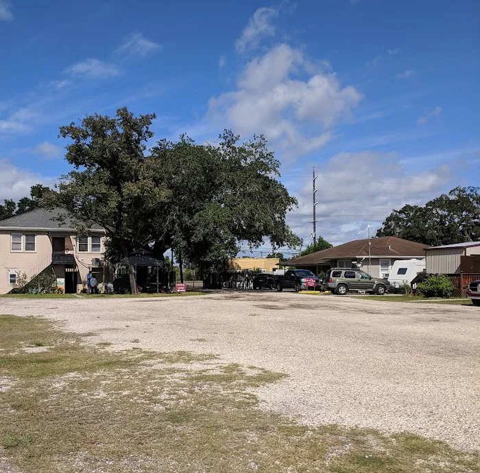 Three Oaks & a Pine RV Park Picture 1