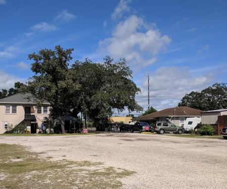 Three Oaks & a Pine RV Park