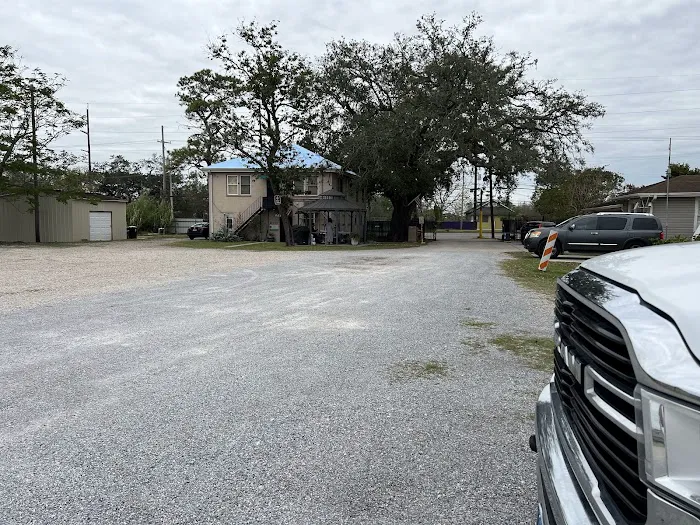 Three Oaks & a Pine RV Park Picture 6