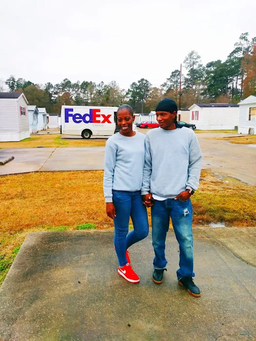 Woodscale Mobile Home Park Picture 4