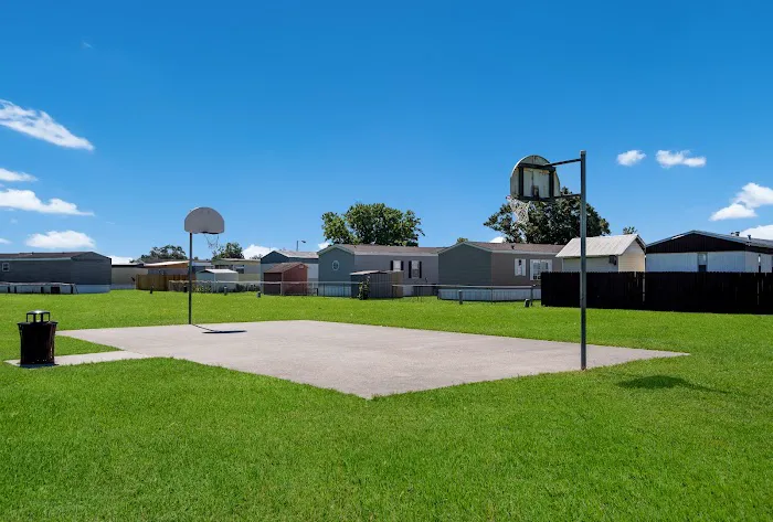 Circle West Mobile Home Community Picture 1