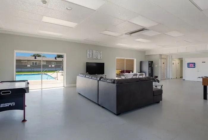 Circle West Mobile Home Community Picture 2