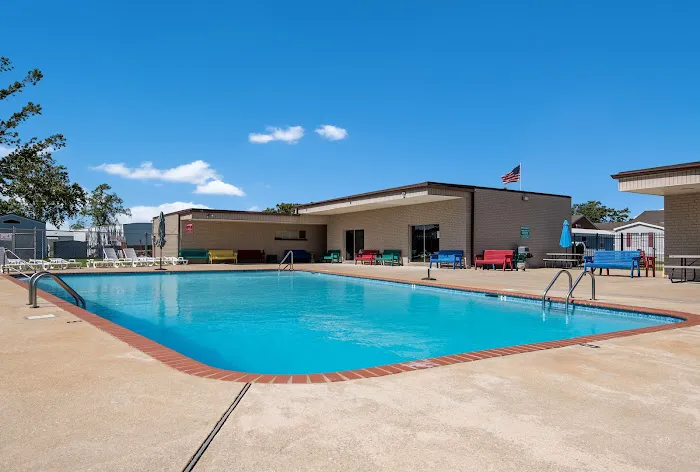 Circle West Mobile Home Community Picture 4