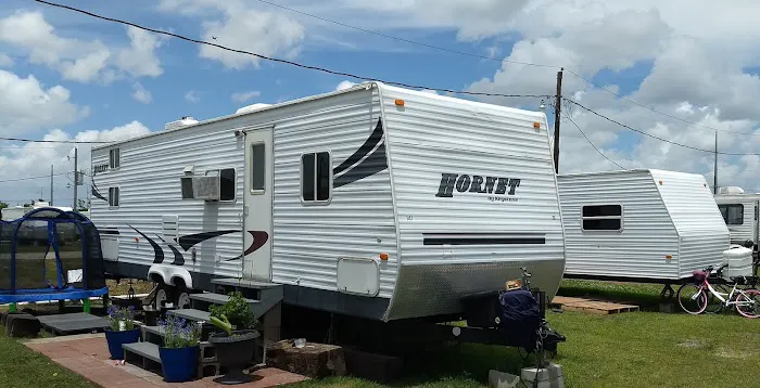 Hassel's RV & Trailer Park Picture 2