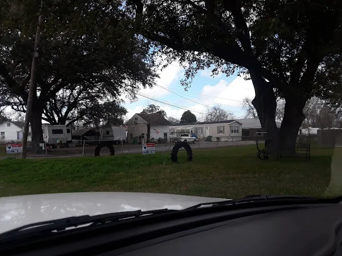 Hassel's RV & Trailer Park Picture 4