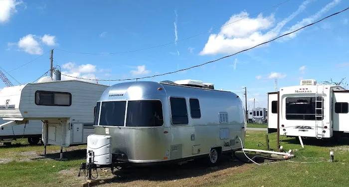 Hassel's RV & Trailer Park Picture 9