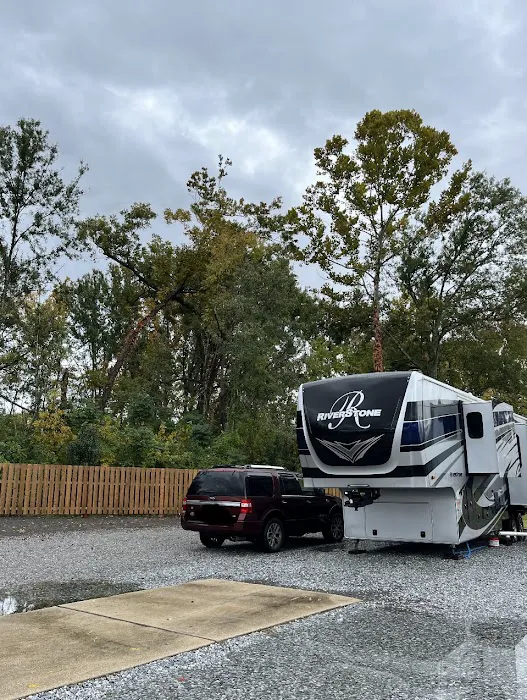 Hidden Oaks RV Park Picture 3