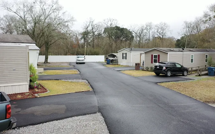 Twin Oaks Mobile Home Community Picture 2