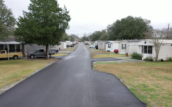 Twin Oaks Mobile Home Community Picture 4