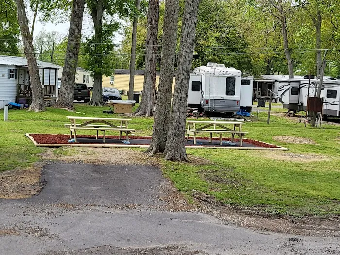 Twin Lakes Mobile Estates Picture 5